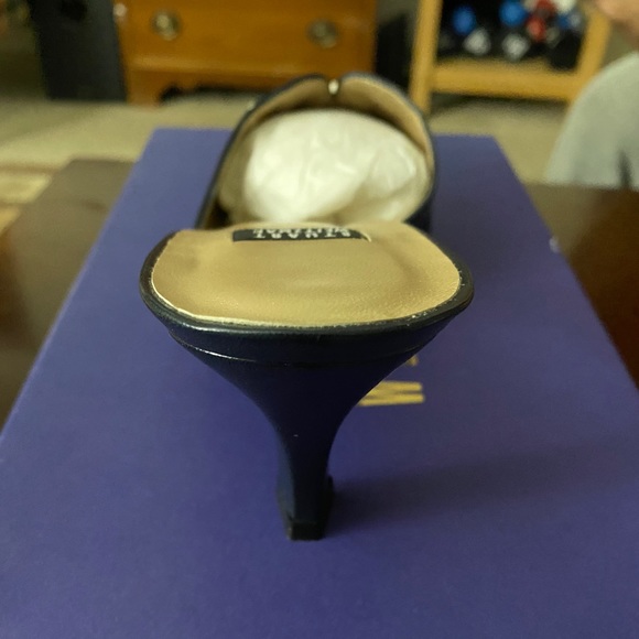 Stuart Weitzman - Picture 5 of 6